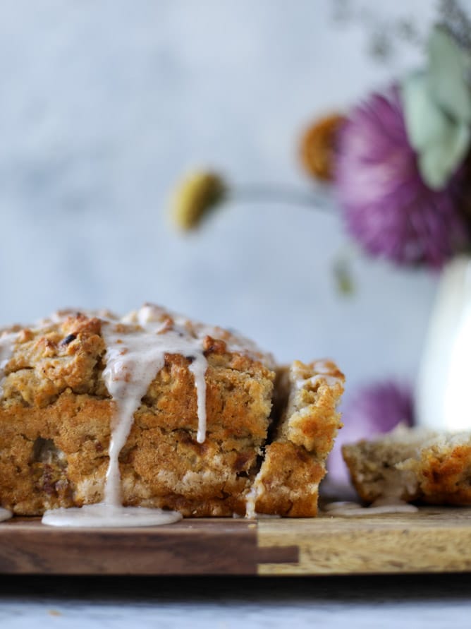 banana beer bread with brown butter glaze I howsweeteats.com