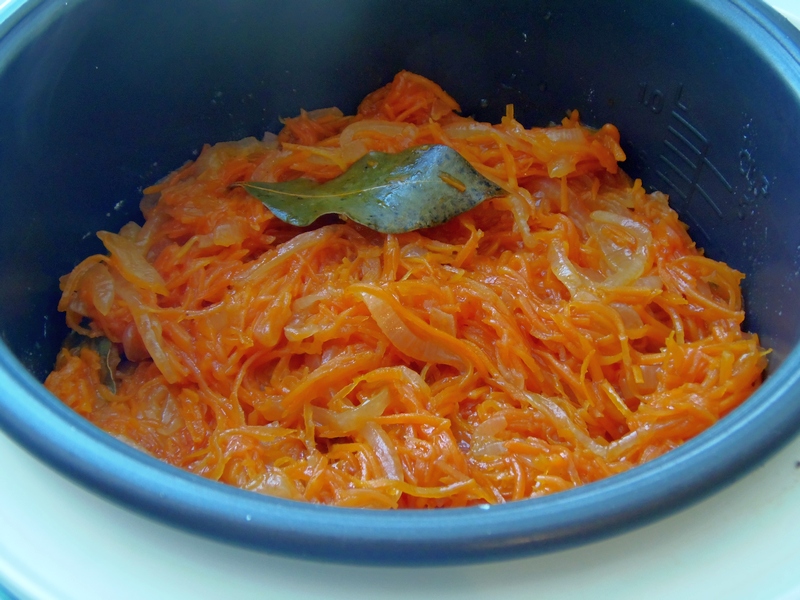 Минтай в мультиварке с морковью и луком