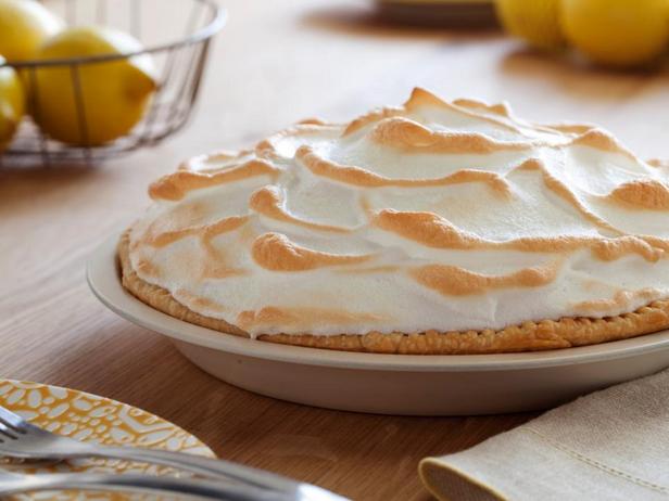 Фотография блюда - Лимонный пирог с безе