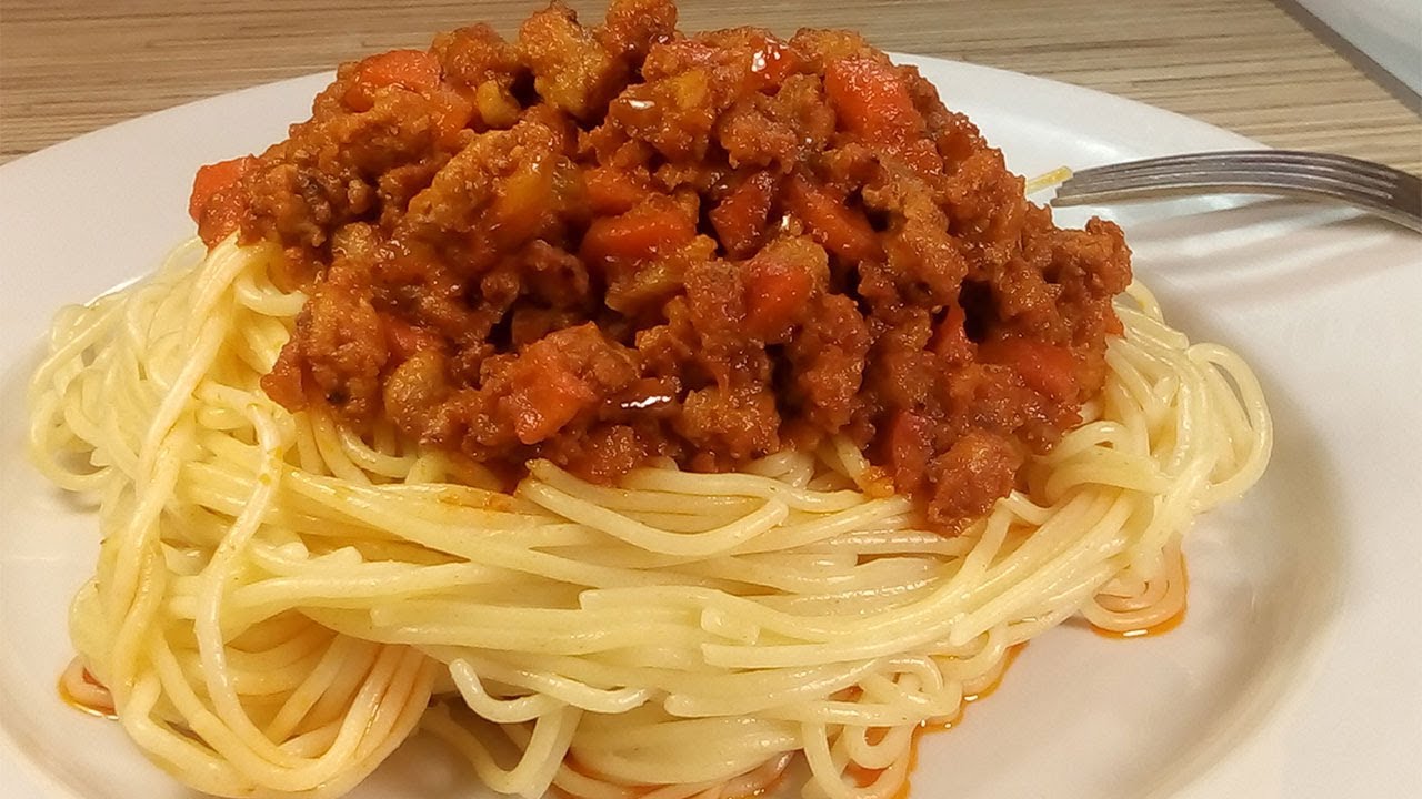 Спагетти болоньезе томатная паста. Макароны по-флотски с фаршем и томатной пастой. Спагетти с фаршем в томатном соусе. Паста болоньезе макароны по флотски. Паста с фаршем и томатной пастой.