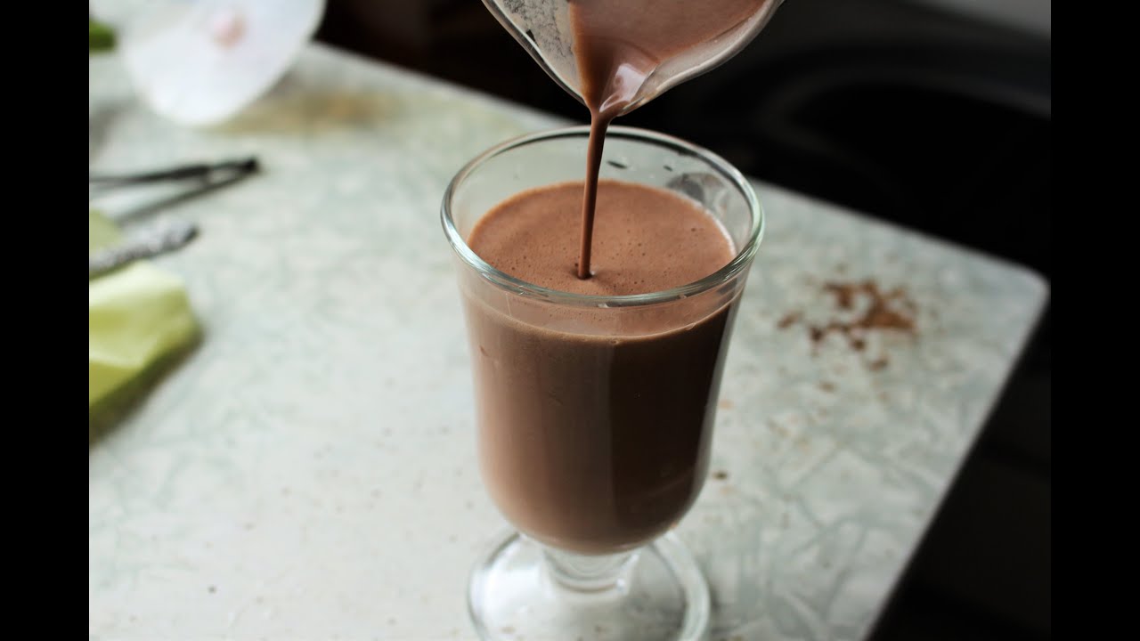 Сладкий какао как правильно. Какао в стакане. Какао с пряностями. Какао на молоке. Рюмка какао.