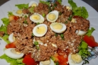 Салат с перепелиными яйцами и тунцом