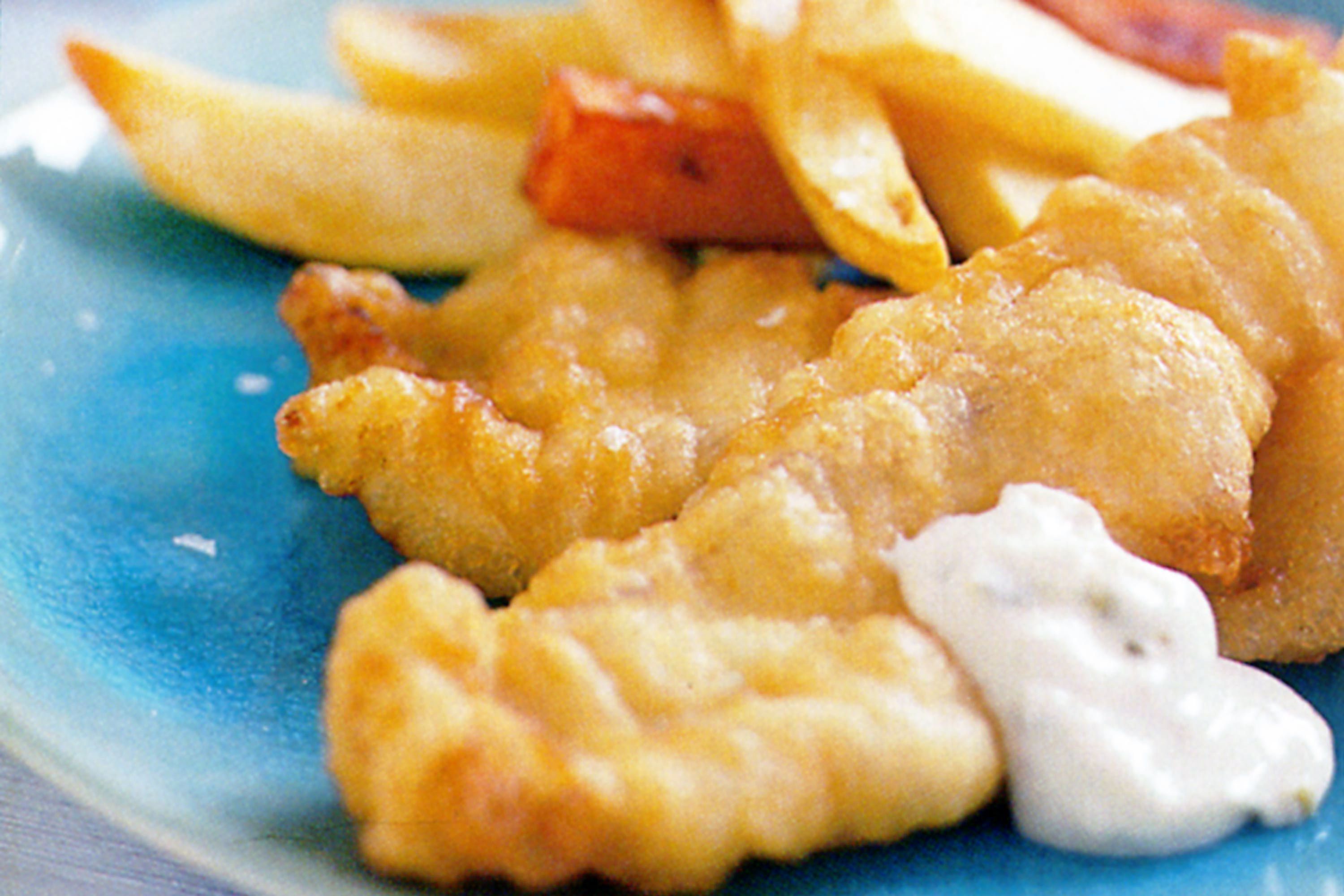 Кляр для рыбы. Fish and Chips Восстания. Блин Фиш чипс. Кляр из чипсов для рыбы. Что такое кляр в кулинарии.