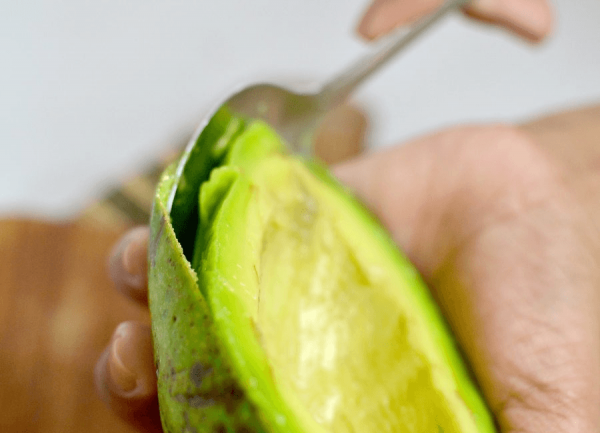 Удаление кожуры авокадо
