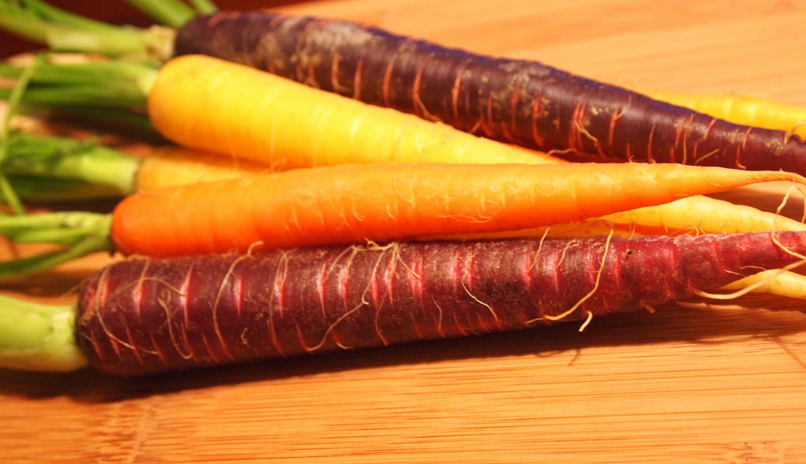 Почему нельзя морковь. Полезные свойства морковки. Морковь вареная. Морковь с ботвой. Ботва моркови витаминная.