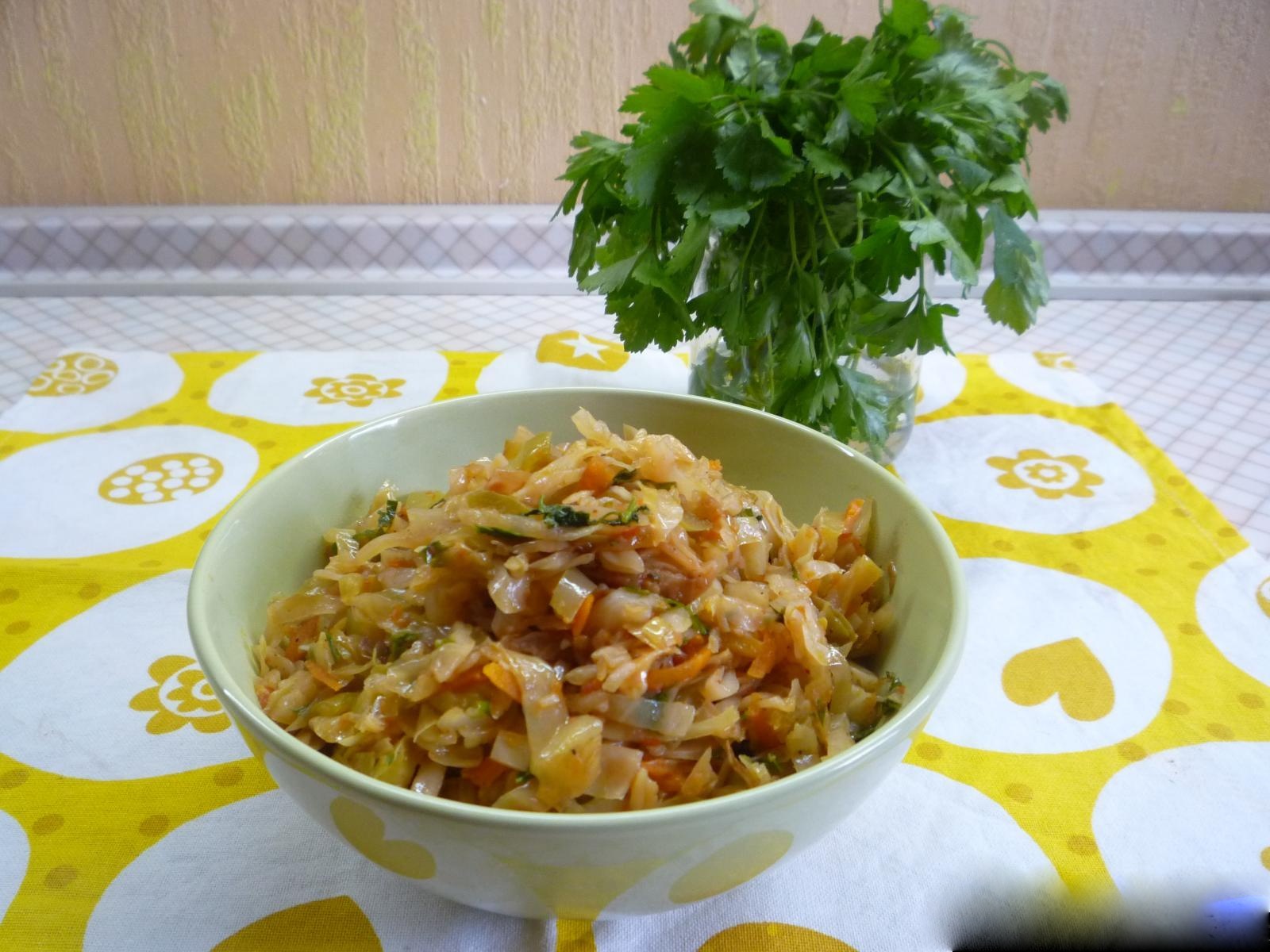 Рис с пекинской капустой. Тушеная капуста с рисом. Рис с капустой и мясом. Капуста тушенная с рисом. Рис с капустой название блюда.