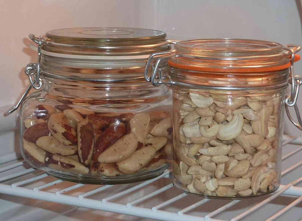 орехи в холодильнике