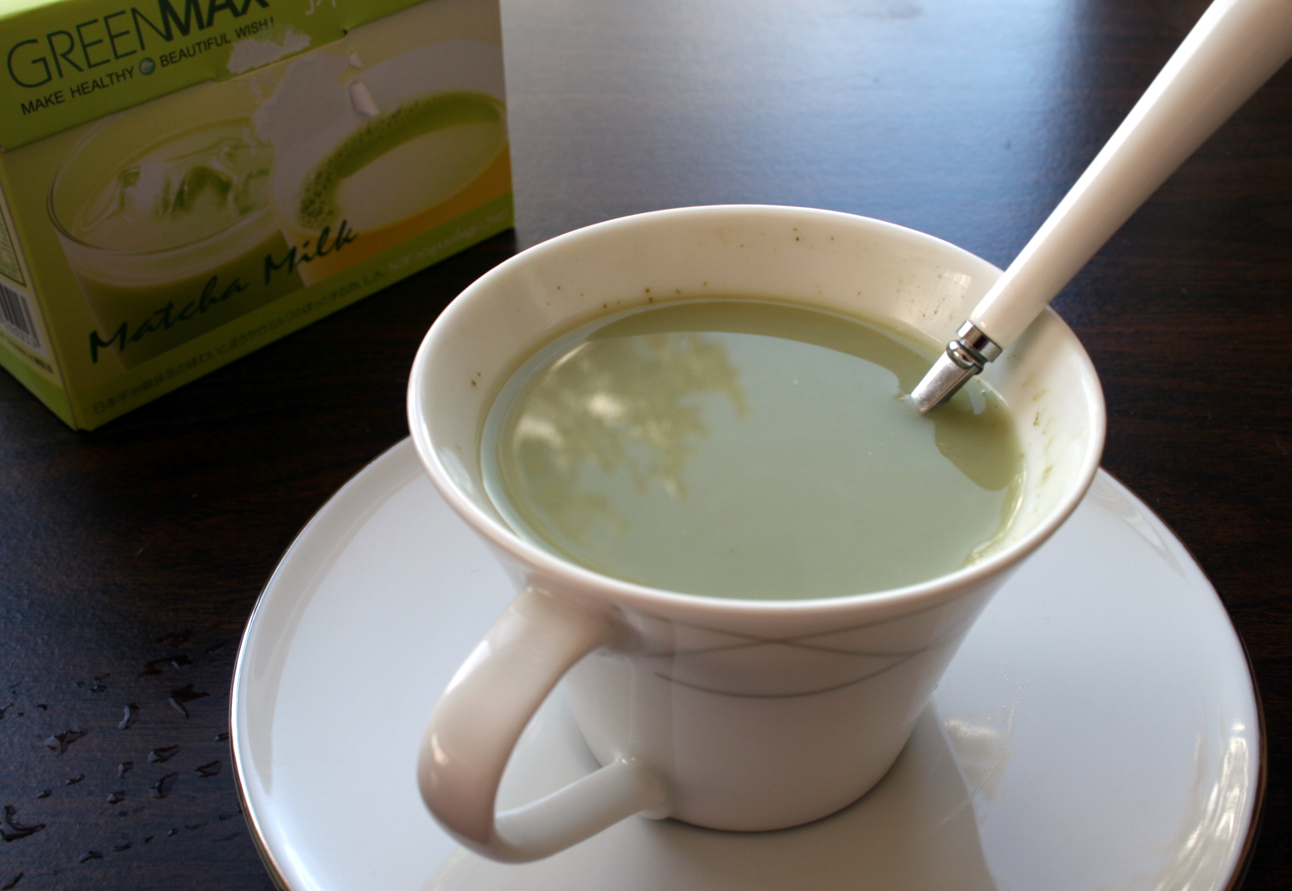 Можно ли пить зеленый чай с молоком. Зеленый чай с молоком. Зелёный чай с молоком для похудения. Молоко с зеленым чаем для похудения. Зеленый чай на молоке.