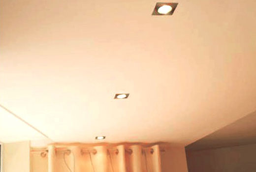 Двп на потолке светлое окрашивание 