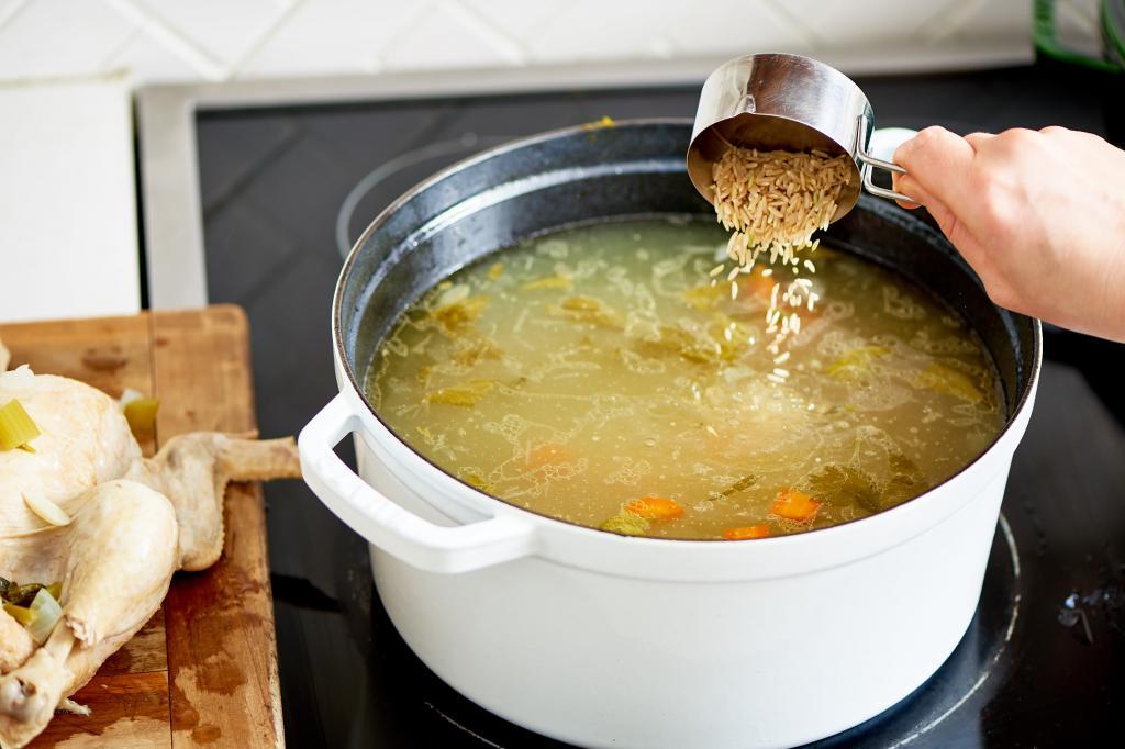 Сколько минут варится суп. Готовка супа. Суп в кастрюле. Суп «варок». Кастрюля готовка.