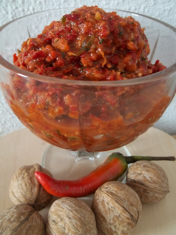 Аджика с грецким орехом